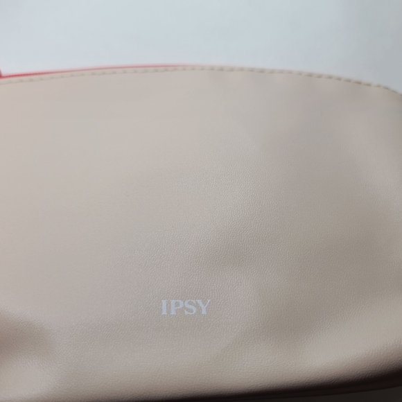 5/$25 Ipsy Confidence Comes From Within Makeup Bag - Picture 2 of 5